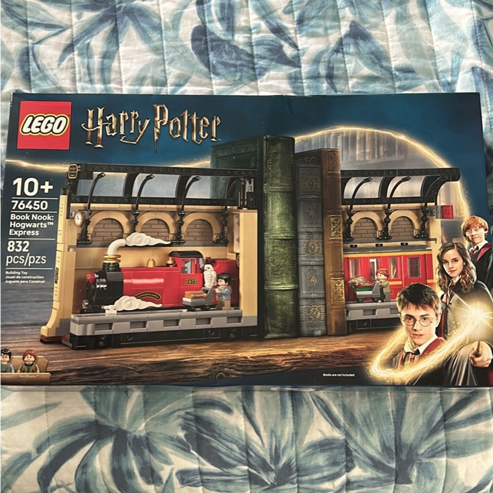 LEGO Harry Potter Book Nook: Hogwarts Express 76450